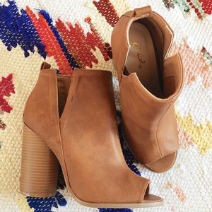 Open toe booties in tan!!
